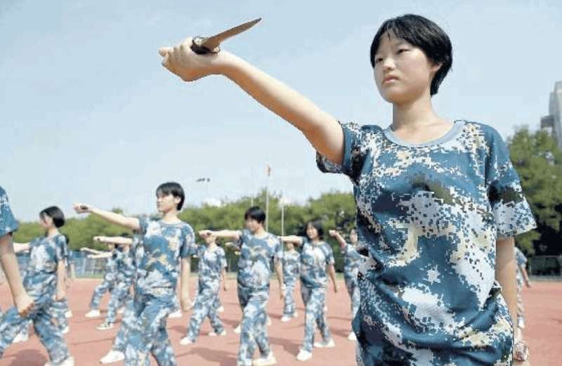 CINA - SI INSEGNA IL COMBATTIMENTO NELLE SCUOLE