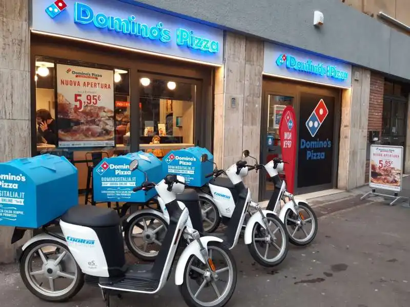 dominos pizza 3  