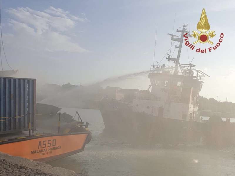 ESPLOSIONE CONTAINER NEL PORTO DI CROTONE