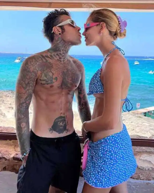 fedez e chiara ferragni a ibiza