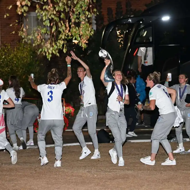 festeggiamenti per la vittoria dell inghilterra agli europei di calcio femminile 8