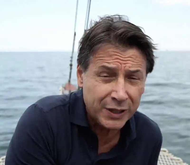 giuseppe conte in barca con i pescatori di san benedetto del tronto   3