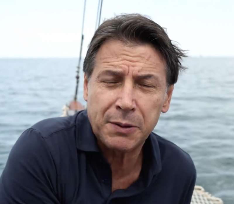 giuseppe conte in barca con i pescatori di san benedetto del tronto 4