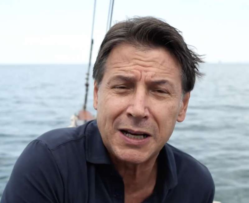 giuseppe conte in barca con i pescatori di san benedetto del tronto 5