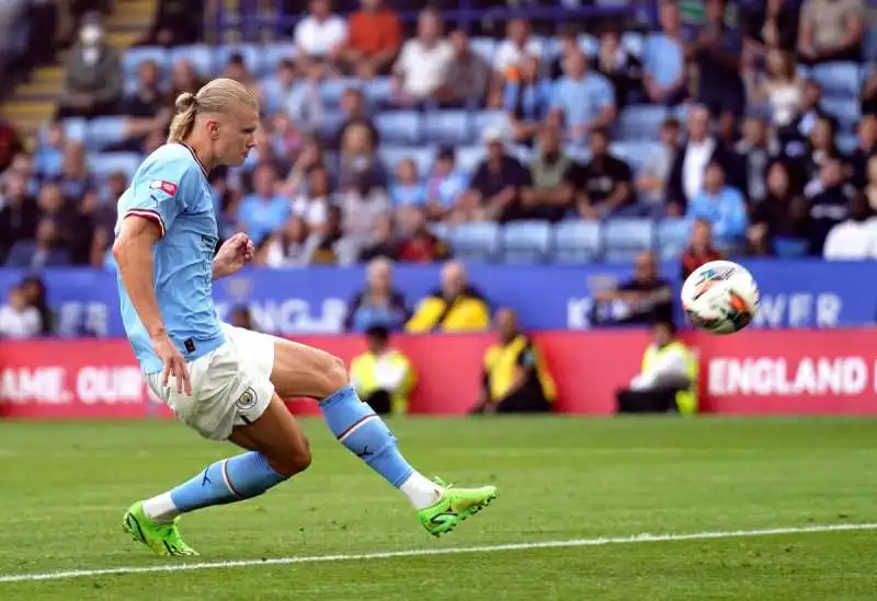 gli errori di haaland durante il community shield 1