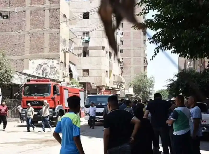 incendio in una chiesa copta a giza, in egitto   2