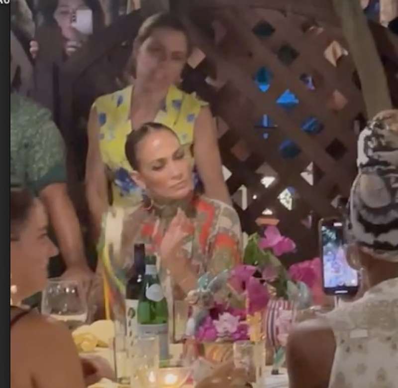 jennifer lopez da paolino restaurant a capri 3