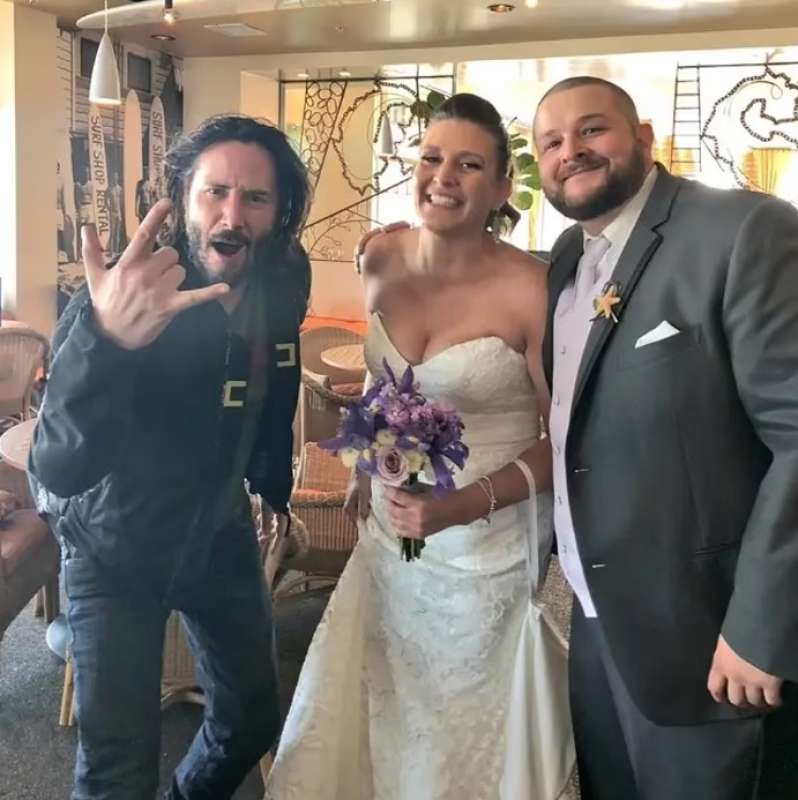 keanu reeves al matrimonio di due sconosciuti 6