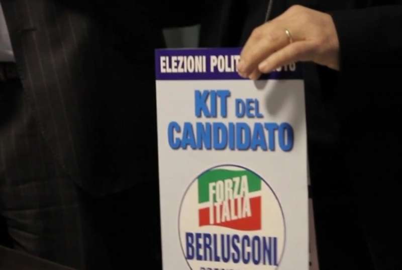 kit del candidato di silvio berlusconi