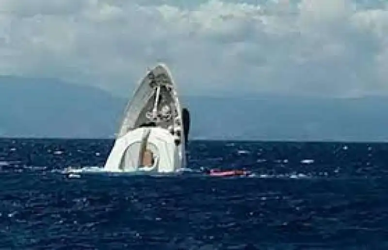 LO YACHT SAGA AFFONDA NEL MAR IONIO 