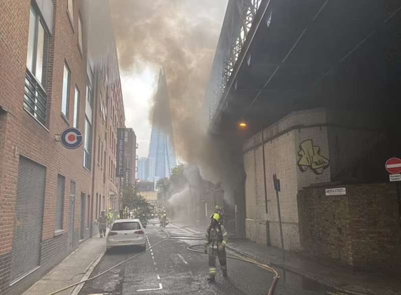 londra incendio a london bridge 4