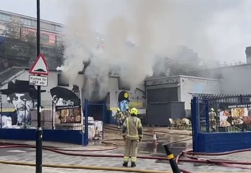 londra incendio a london bridge 5