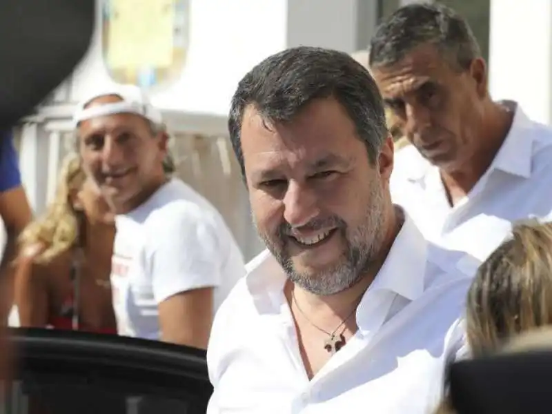 matteo salvini a lampedusa 3