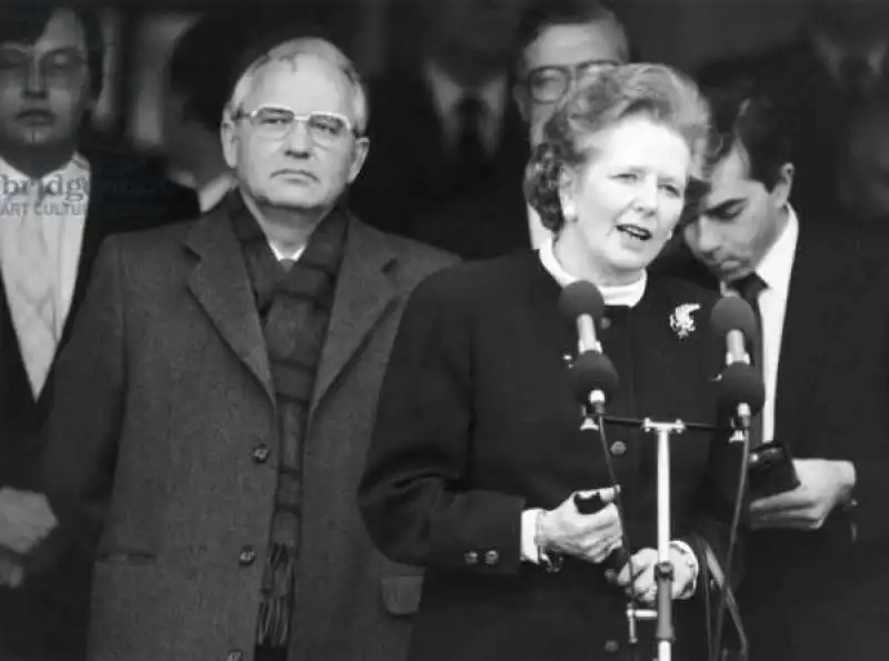 Mikhail Gorbaciov e Margaret Thatcher 