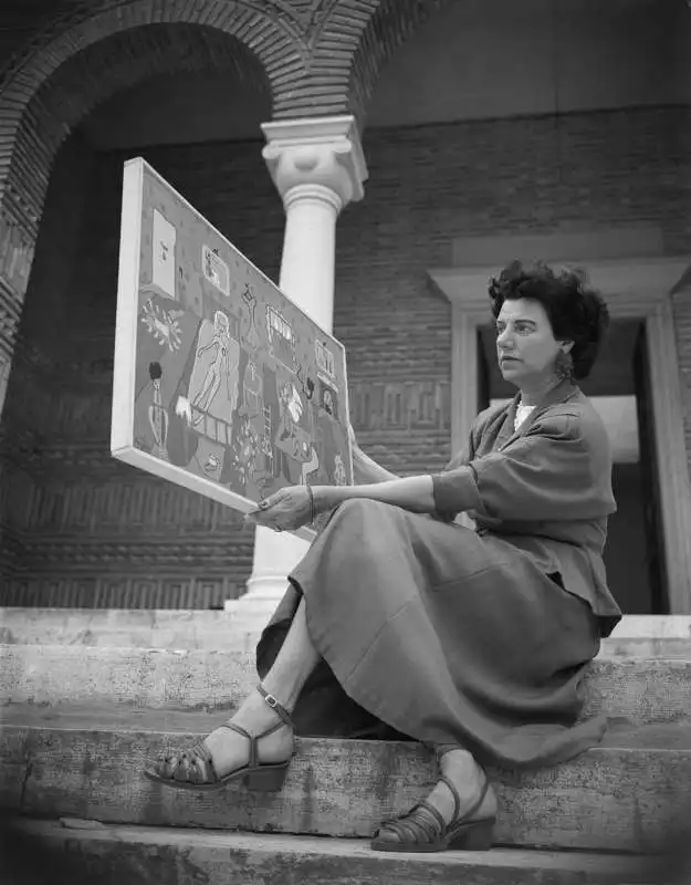 peggy guggenheim con un'opera della figlia pegeen