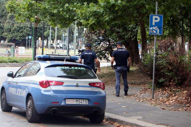 polizia piazza della repubblica milano 2