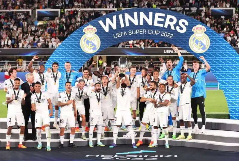 real madrid vince la supercoppa europea 12