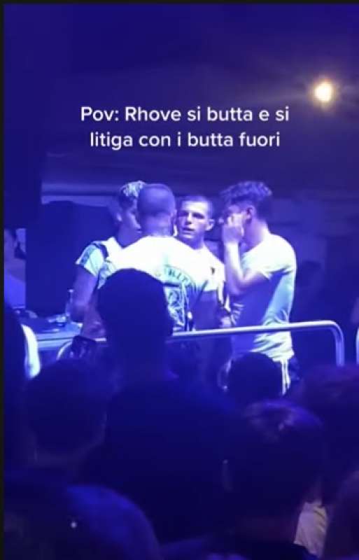 rhove litiga con i buttafuori a taranto 4