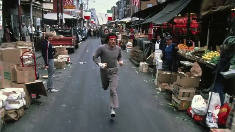 rocky corre per le strade di philadelphia 