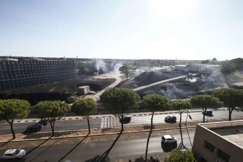 roma, incendio negli studi cinematografici di cinecitta   11