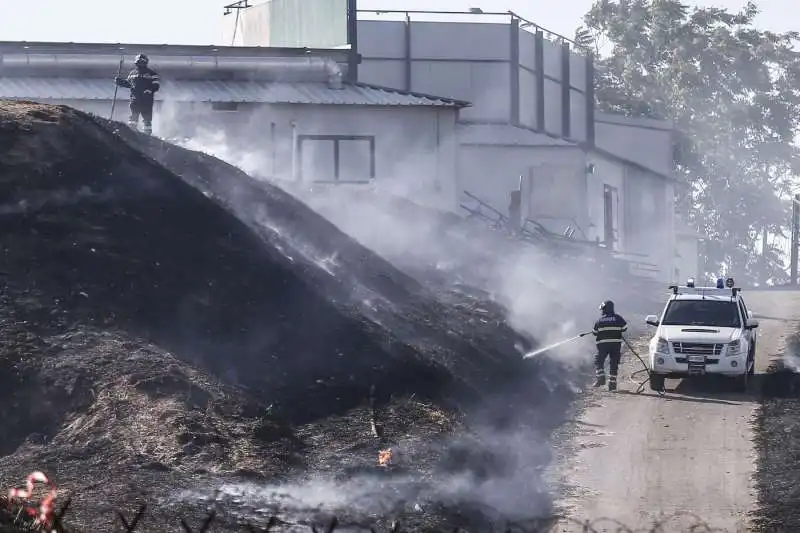 roma, incendio negli studi cinematografici di cinecitta   18