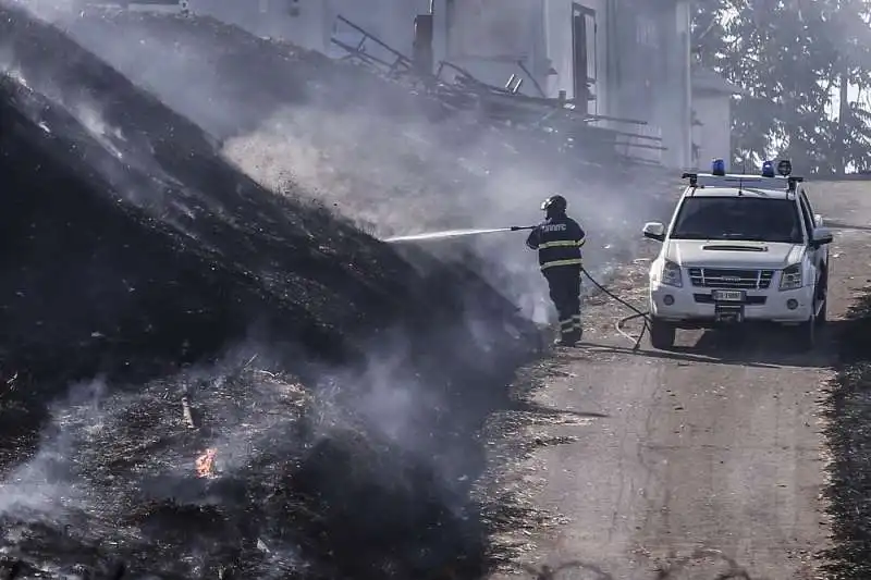 roma, incendio negli studi cinematografici di cinecitta   19