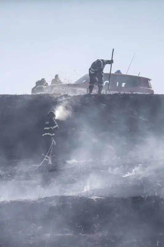 roma, incendio negli studi cinematografici di cinecitta   21