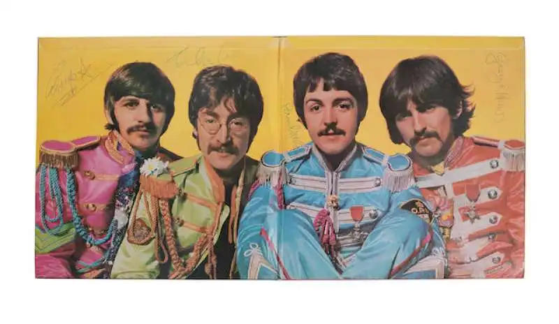 sgt. peppers lonely hearts club band autografato dai quattro beatles 