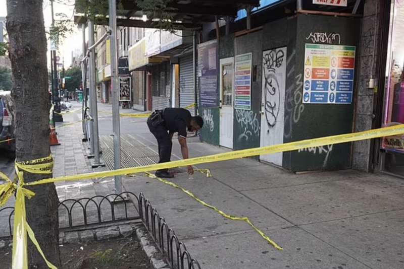 spari al mcdonalds di fulton street a new york 2