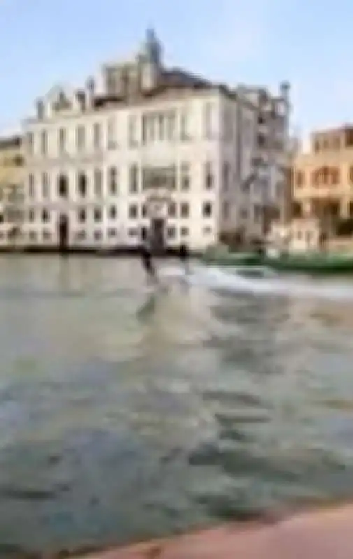 surf nel canal grande a venezia 3