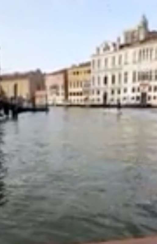 surf nel canal grande a venezia 4