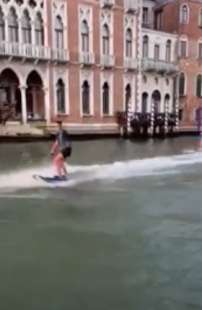 surf nel canal grande a venezia 6