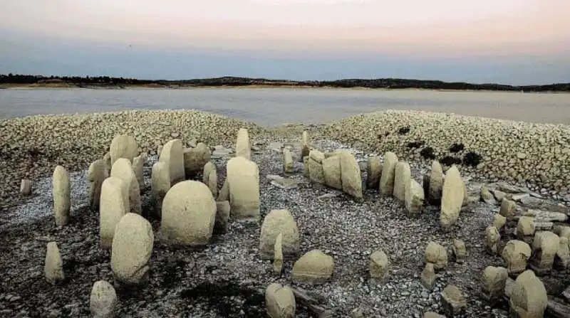 tesori riemersi con la siccita   dolmen di guadalperai in spagna