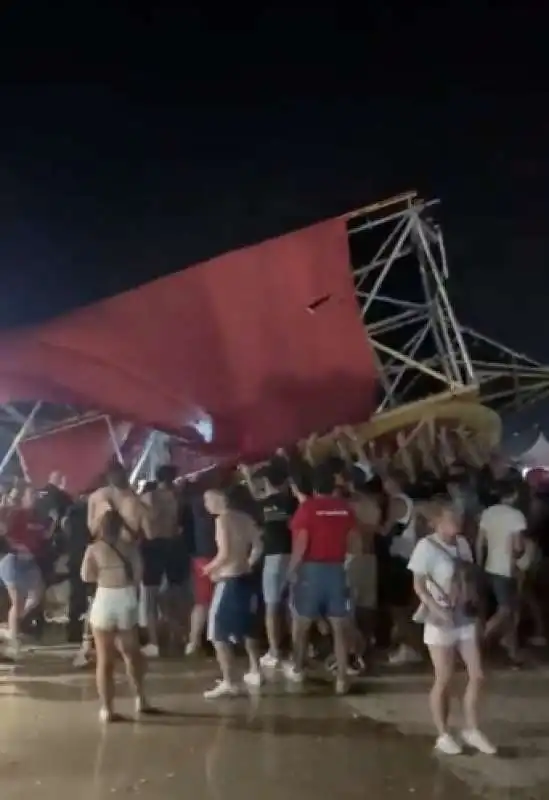 tornado di sabbia al medusa festival di cullera, in spagna   5