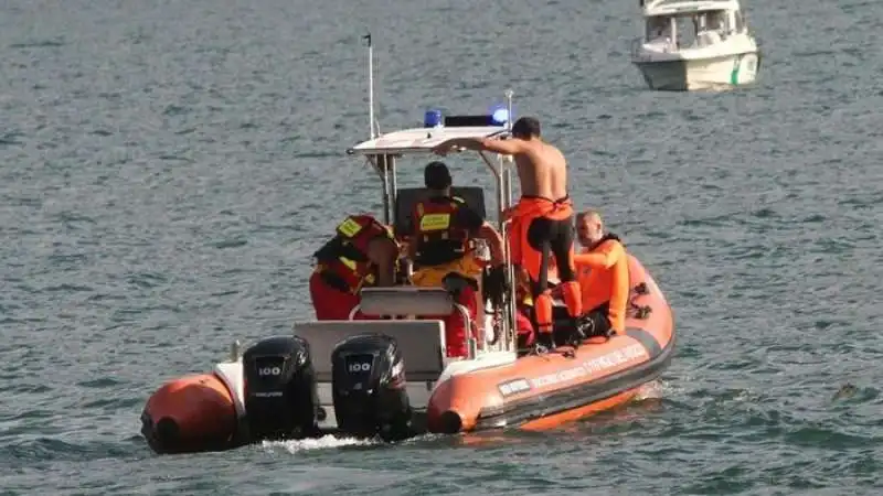 turista annega nel lago di como 