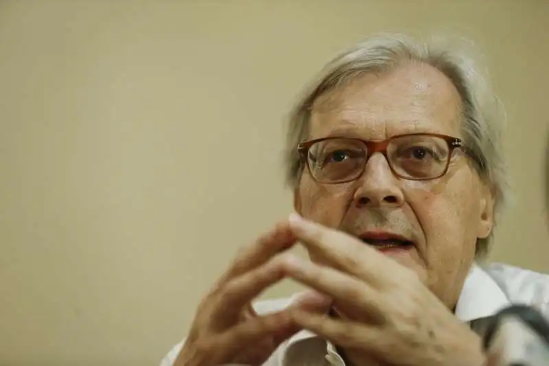 vittorio sgarbi lancia la sua candidatura contro casini a bologna   2