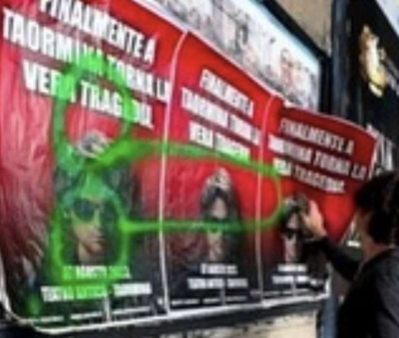 angelo duro imbratta i suoi manifesti 6