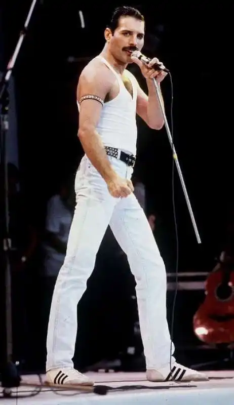 asta freddie mercury. a world of his own 22