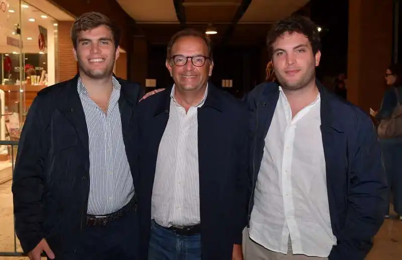 aurelio regina con i figli edoardo e uberto  foto di bacco