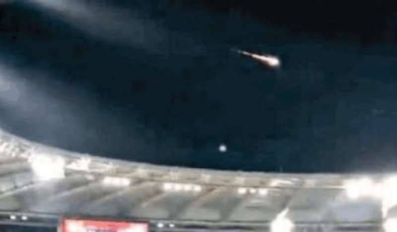 avvistamento di un asteroide sopra lo stadio olimpico di roma marzo 2002