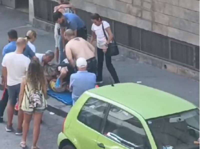 bambina caduta dal quarto piano a torino