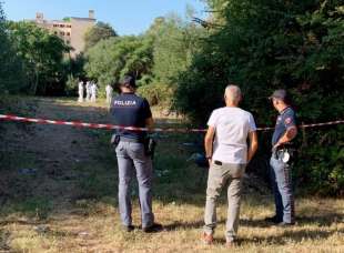 cadavere dato alle fiamme a sassari 1