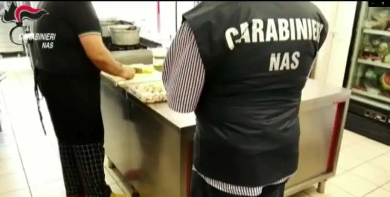 carabinieri negli stabilimenti balneari 4