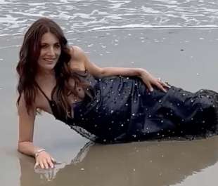 caterina murino in versione sirenetta a venezia