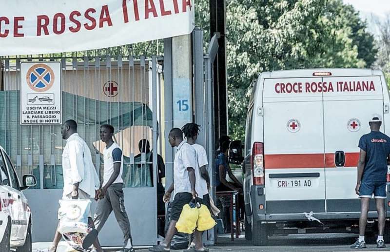 centro accoglienza migranti quartiere vallette torino 3