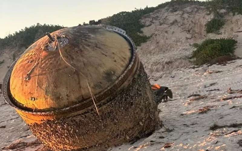 cilindro ritrovato su una spiaggia in australia 4