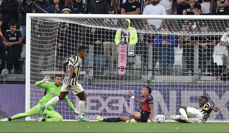 contatto tra iling junior e ndoye juventus bologna