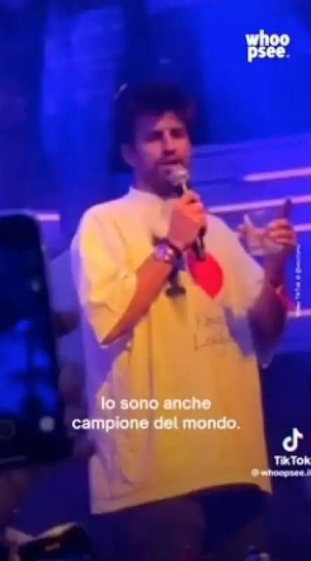 cori contro gerard pique in discoteca 3