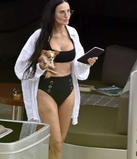 demi moore in bikini in uno yacht, in grecia 13