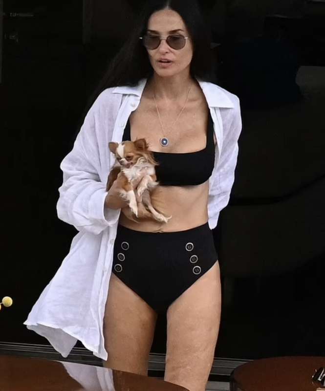 demi moore in bikini in uno yacht, in grecia 14